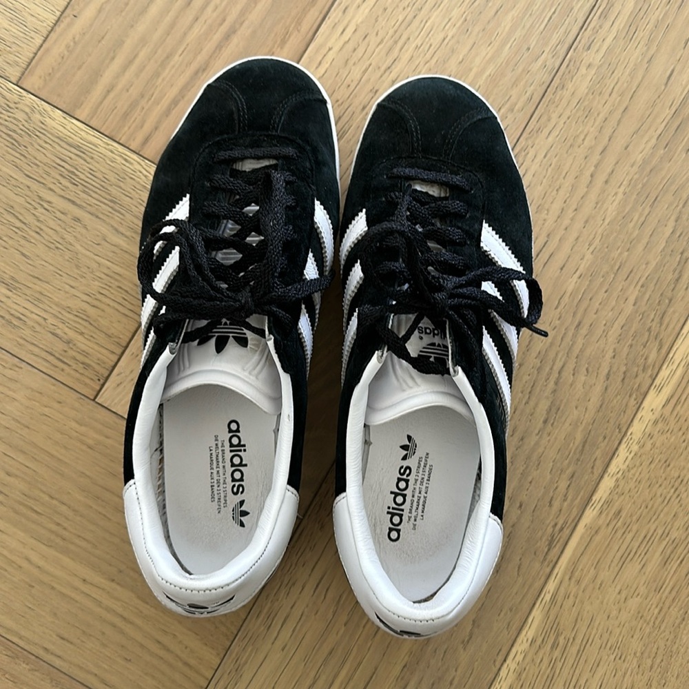 Adidas Gazelle Black & White M6 (fits W7)